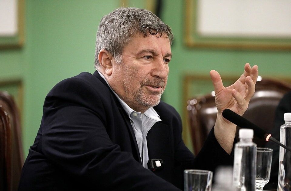 انتقاد شدید الیاس حضرتی نسبت به حذف و برداشتن معافیت‌های مالیاتی و گمرکی در مناطق آزاد ایران