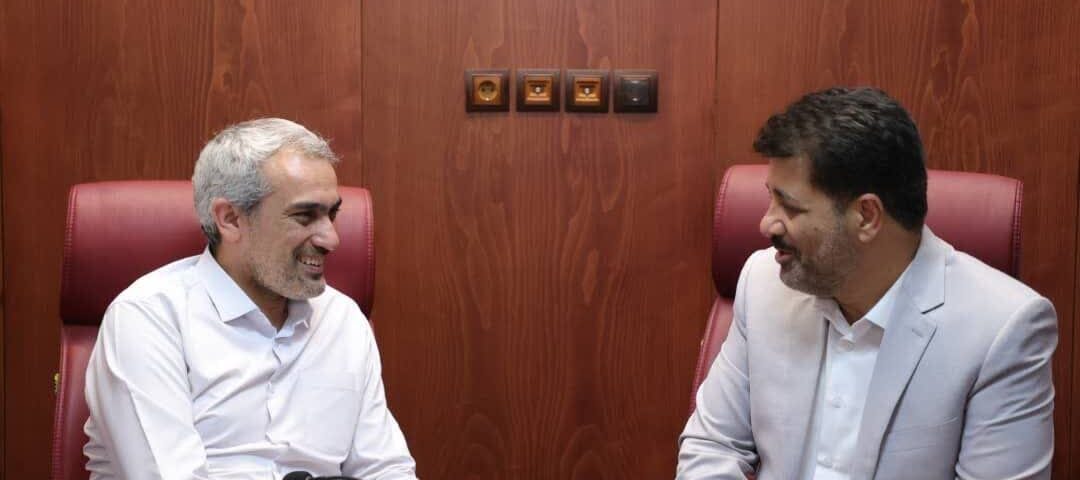 نشست نماینده چهارمحال و بختیاری با وزیر اقتصاد و دارایی