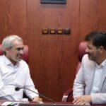 نشست نماینده چهارمحال و بختیاری با وزیر اقتصاد و دارایی