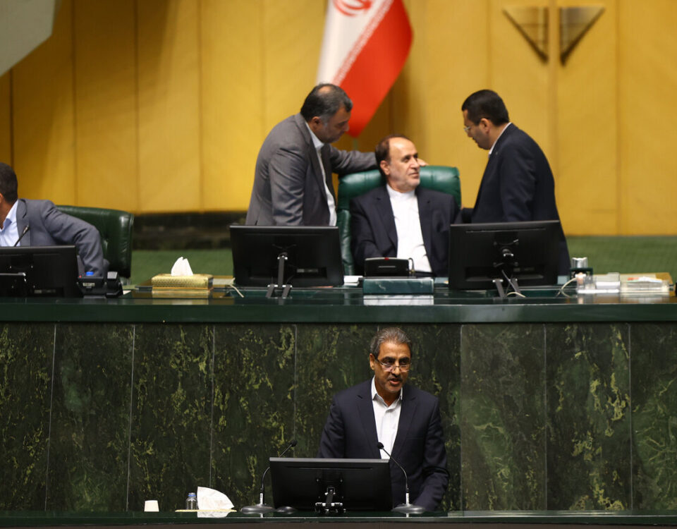 انتقاد نماینده شهربابک از تاخیر در اجرای طرح انتقال آب خلیج فارس به استان کرمان