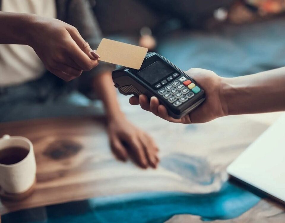 فوری؛ کسر آنی مالیات از خریدهای کارتخوان آغاز شد/ دارندگان دستگاه کارتخوان حتما بخوانند