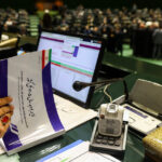 رحمتی: اگر درآمد نفتی سال ۹۶ در اختیار دولت بود، امکان افزایش حدود ۷۵ درصدی حقوق وجود داشت/ اعداد بودجه ۱۴۰۵ را صادقانه و بدون بیش‌برآورد بسته‌ایم