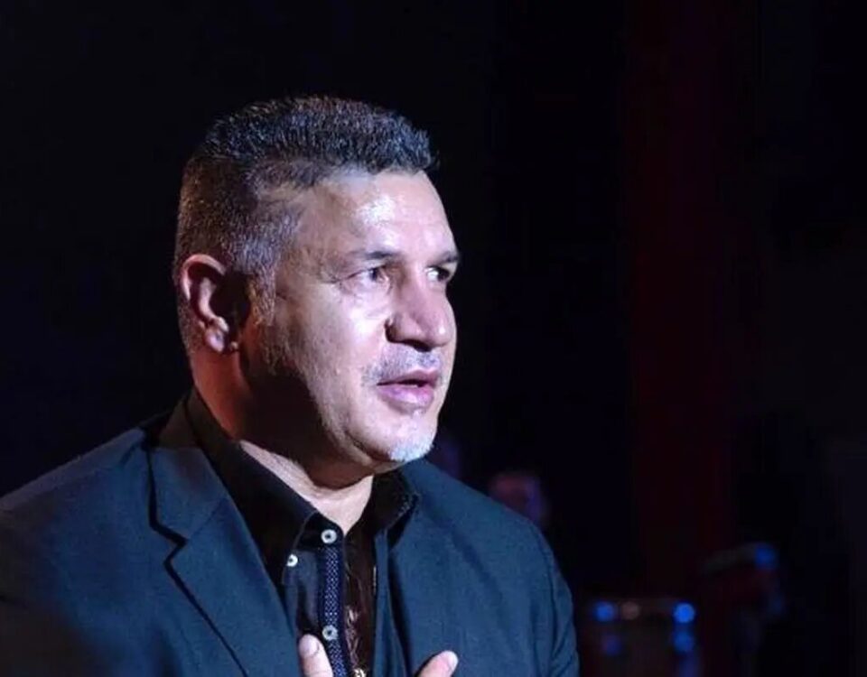 حمله علی دایی به نماینده مجلس: عینکی که من وارد کردم ۵۰دلار است، عینک خودتان ۱۵۰۰ دلار/ مگر من پول نفت را فروخته‌ام و نیاورده‌ام؟