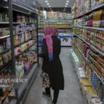 راهکار روزنامه اصولگرا برای مقابله با گرانی: کمتر مالیات بگیرید!