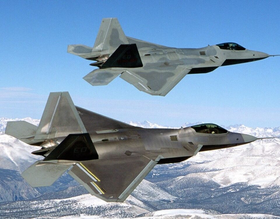 هر ساعت پرواز جنگنده‌های آمریکایی چقدر آب می‌خورد؟